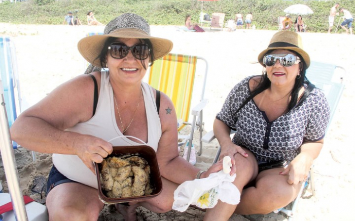 Frango com farofa tava no cardápio das irmãs Elenita e Enezita