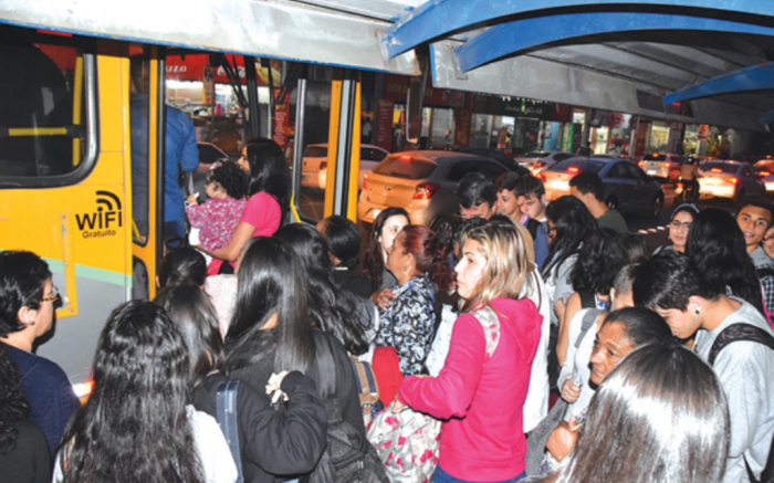 Cena flagrada às 18 horas de ontem, no ponto da avenida Sete de Setembro