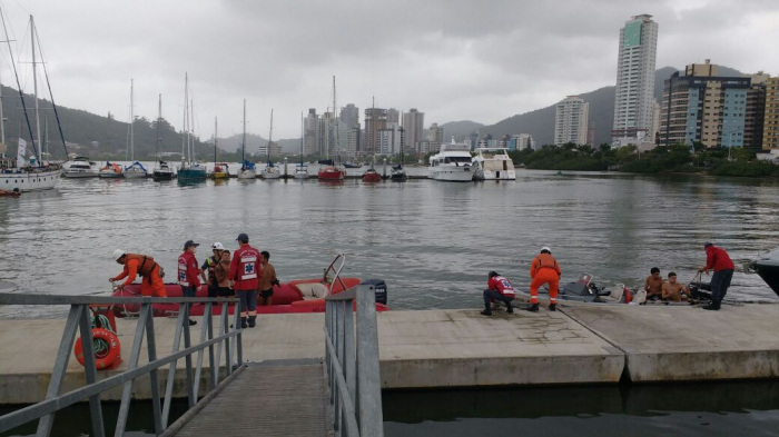 Simulado aconteceu na praia de Navegantes e na Marina Itajaí