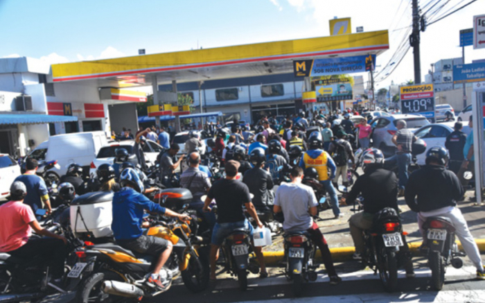 Povão avisou sobre a chegada da gasolina pelo Whatsapp