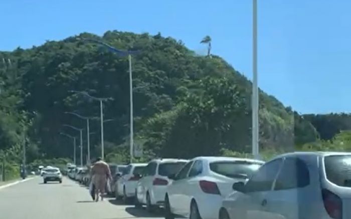 Galera acredita que homem errou de praia (Foto: Reprodução)