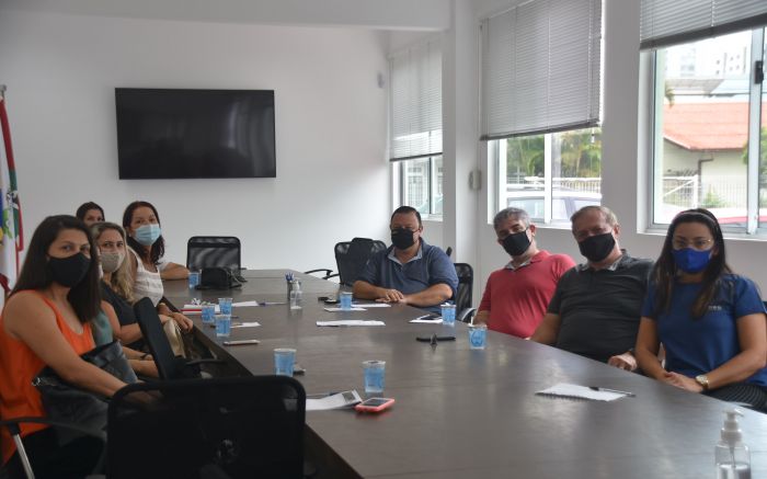 Desde que a prefeitura lançou a plataforma “Aprova Digital” o tempo de espera, que já era longo, ficou ainda maior {Foto: ana carolina}