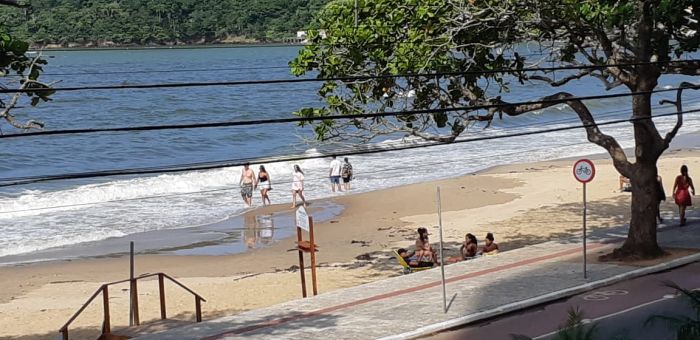  Morador da beira-mar diz que a PM e GM não tomaram providências contra desrespeitos {Foto: Leitor}