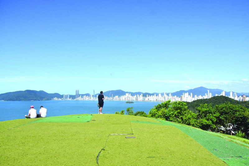 Morro do Careca pode abrigar restaurante panorâmico e tobogã até a praia do Buraco