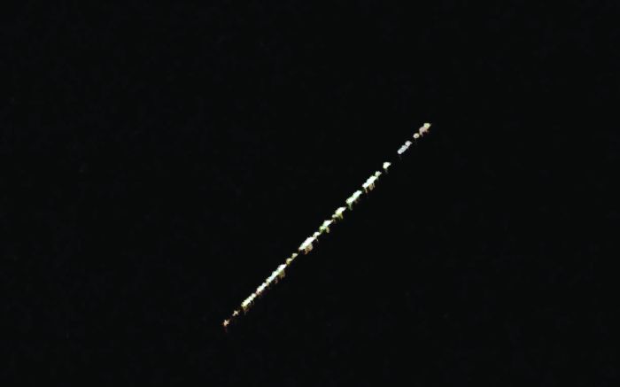 Astrônomos explicam que satélites não t&wem luz própria mas refletem os raios solares
(FOTO: divulgação)
