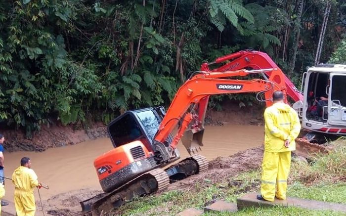 Caminhões-pipas estão ajudando no abastecimento. (Foto: Reprodução)