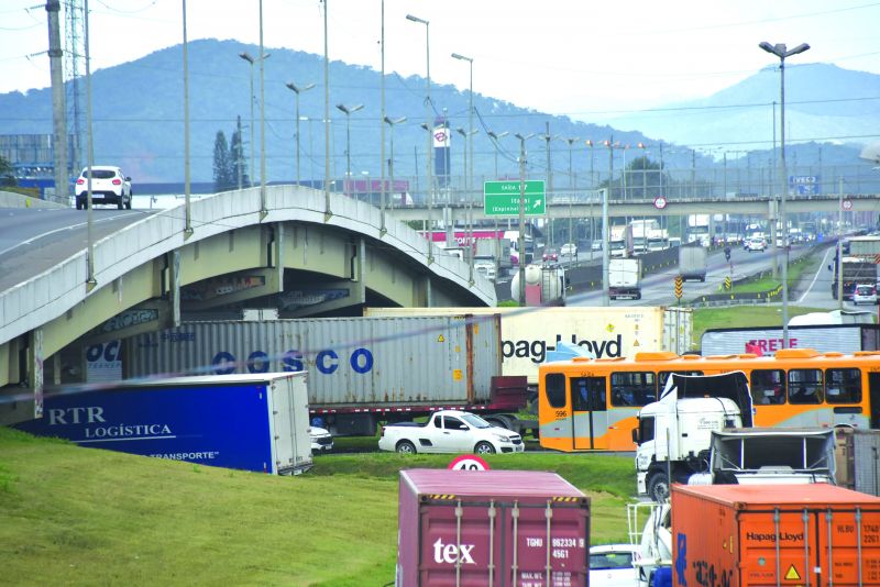 BR-101 “virou avenida” e precisa de faixas adicionais, avalia senador 