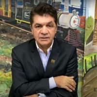 Prefeito demite professor por exibir clipe de música de Criolo 