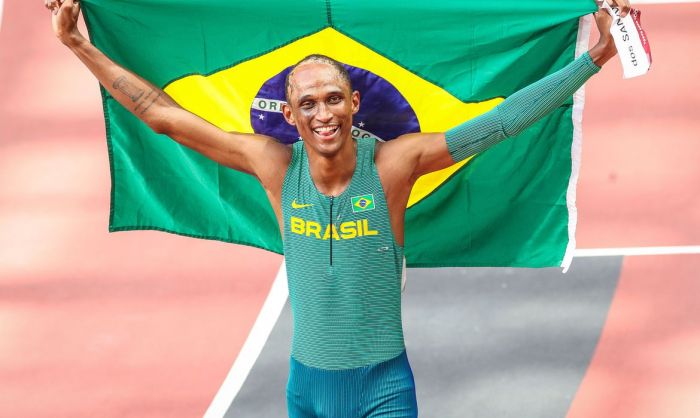 Essa foi a primeira medalha do atletismo do Brasil na atual edição dos Jogos Olímpicos. Foto: COB/ Gaspar Nóbrega