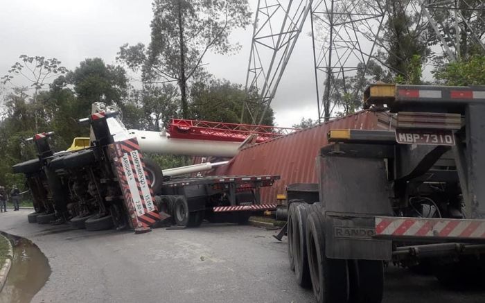 Pista ficou interditada por quatro horas Foto: Divulgação
