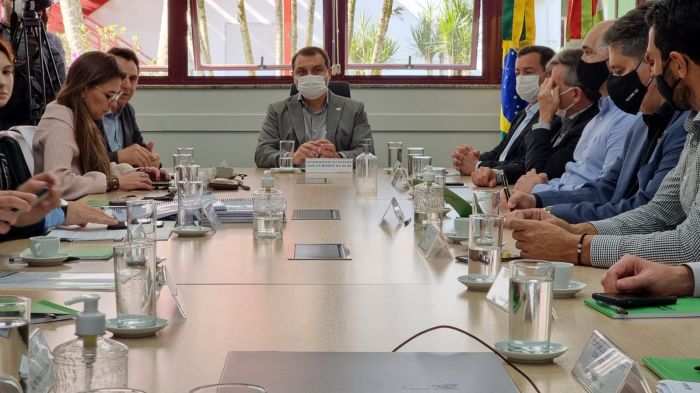 Reunião com os prefeitos da Amfri ocorreu na tarde desta quinta-feira (Foto: Divulgação)