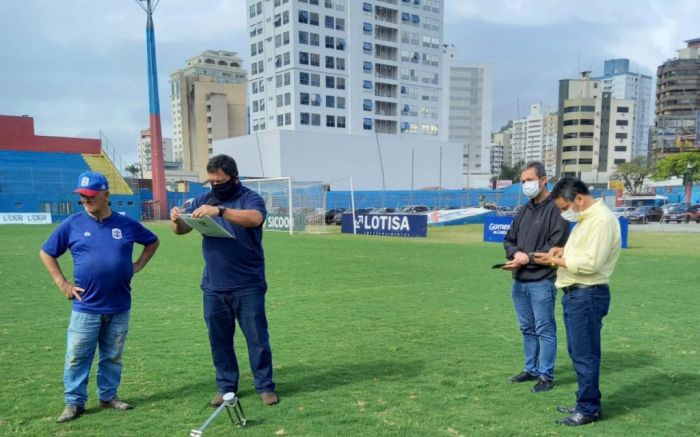 Vistoria ao estádio Dr. Hercílio Luz em Itajaí. Foto: Divulgação/FCF