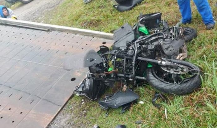 O acidente foi uma batida envolvendo uma motocicleta, com placa de Campos Novos, pilotada pelo empresário camponovense. (Foto: Reprodução)