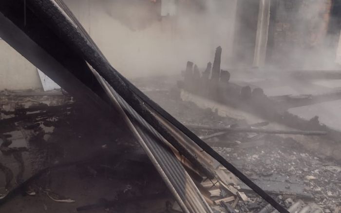 A possível causa do incêndio foi um curto circuito Foto: Divulgação/ Corpo de Bombeiros