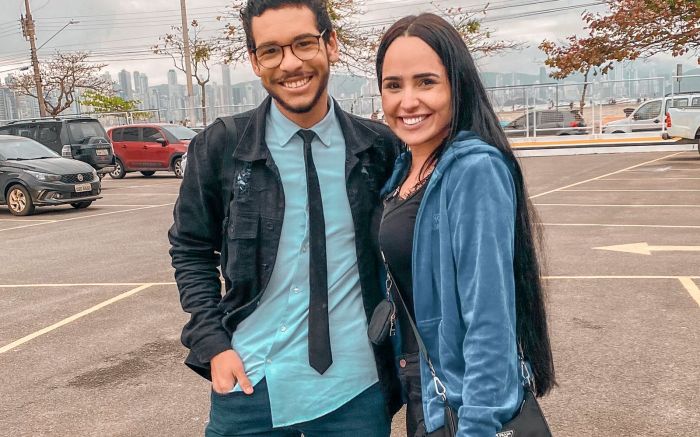 Click de Perlla 
com seu produtor 
Biel Carboni  Foto: Divulgação