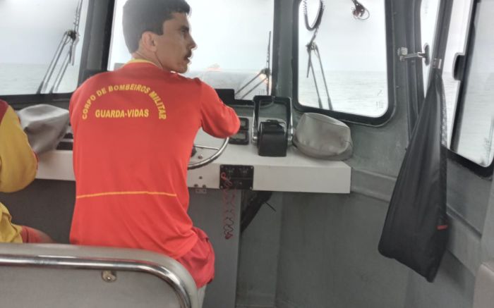 Bombeiros fizeram buscas na costa de Barra do Sul (Foto: Divulgação)