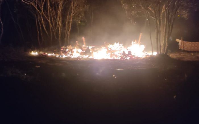 Bombeiros tiveram dificuldades de chegar ao local
(Foto: Divulgação)