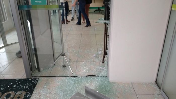 Outros dois envolvidos no assalto foram reconhecidos, mas seguem foragidos 

 (Foto: Divulgação)