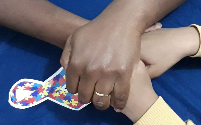 Pai e filho passaram por constrangimento em carro