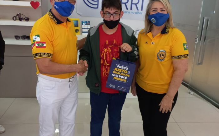 A iniciativa vai beneficiar estudantes com algum tipo de deficiência visual ou que não têm condições de comprar os óculos Foto: Divulgação