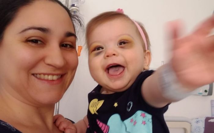 Helena é uma gracinha, e a galera pode ajudar rapidinho, mandando um pix!