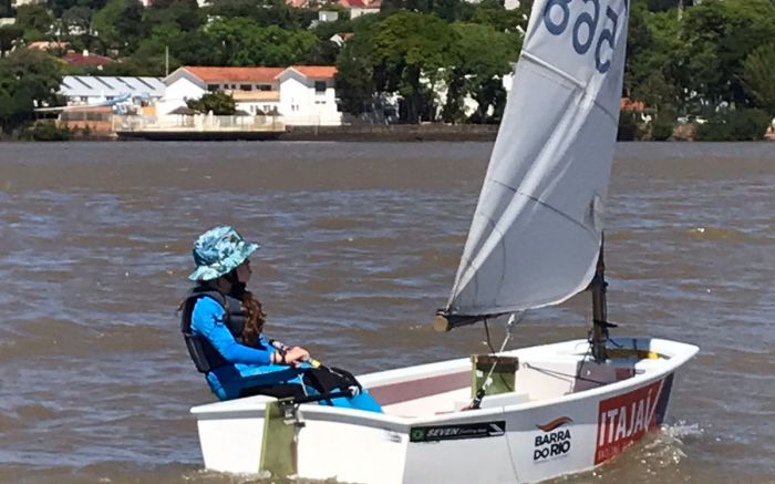 Babi integra a flotilha do Lagoa Iate Clube (LIC), representando o Itajaí Sailing Team. (Foto: Divulgação)