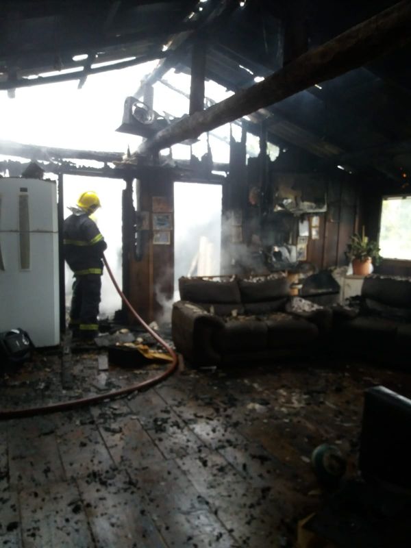 Casa mista foi detonada pelas chamas