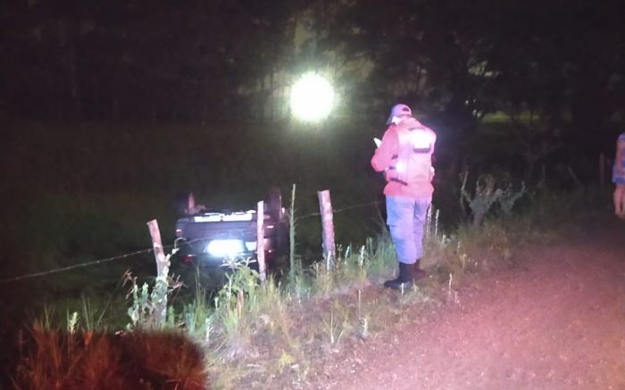 Familiares do motorista chegaram ao local, e a vítima foi conduzida para atendimento médico em estado estável. Foto Divulgação/CBV