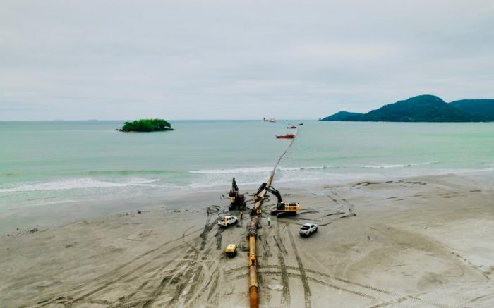Após flutuação, tubulação será desmontada
Foto: Divulgação