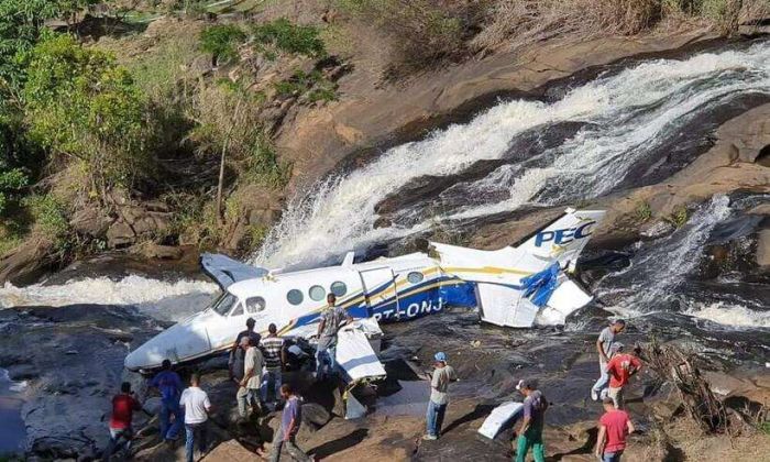 Cinco pessoas morreram na queda do avião (Foto: Reprodução WhatsApp)
