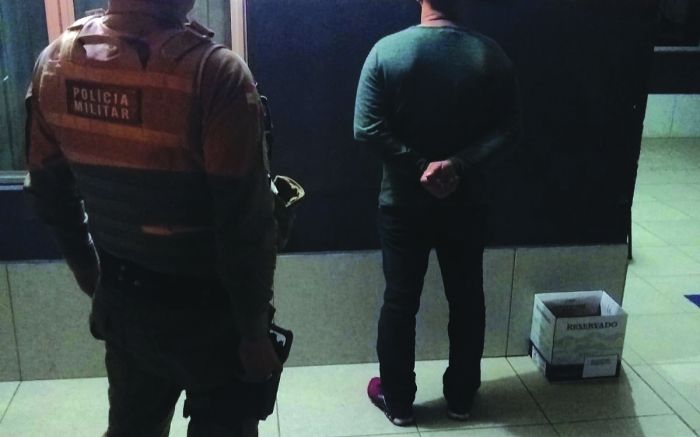Policial atravessava o ferry e prendeu o segurança que não tinha permissão para andar armado
(Foto: Divulgação)