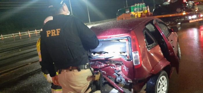 PRF encontrou carro batido com 98 kg de maconha
(foto: divulgação)