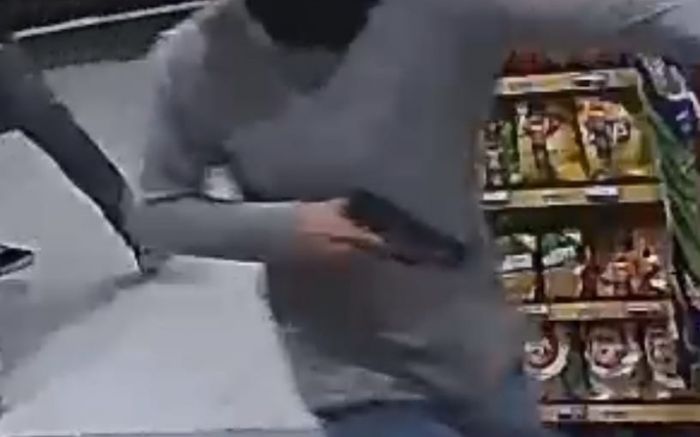 Um criminoso acabou preso; o outro ainda não foi identificado
(Foto: Reprodução)