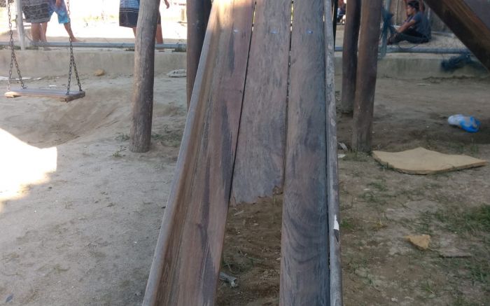 Brinquedos apresentam extravios e falta de reparos. (Foto: Leitor)