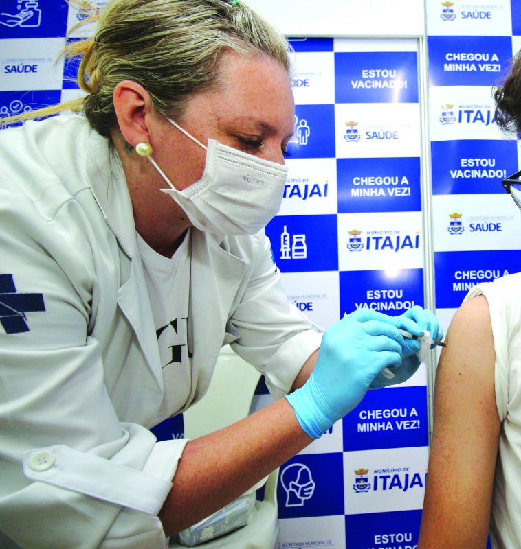 Mortes de quem não completou esquema vacinal serve de alerta, diz estado