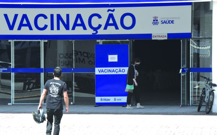 Apesar de ninguém ser obrigado a se vacinar, Estado pode exigir vacinação para liberar acesso a ambientes fechados (foto: João Batista)