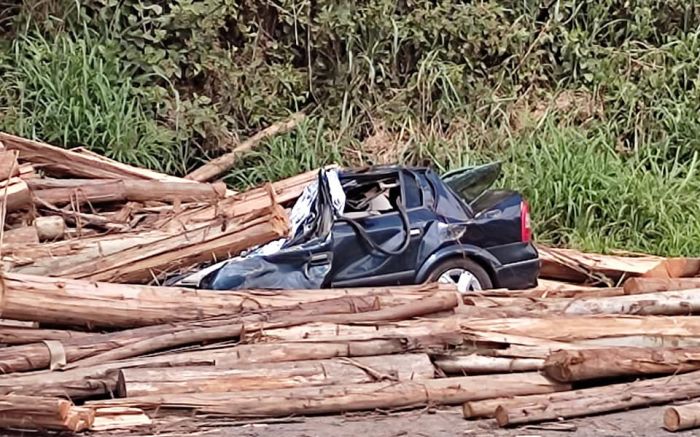 Acidente aconteceu na SC 108, e deixou a vítima presa às ferragens. Foto Divulgação.
