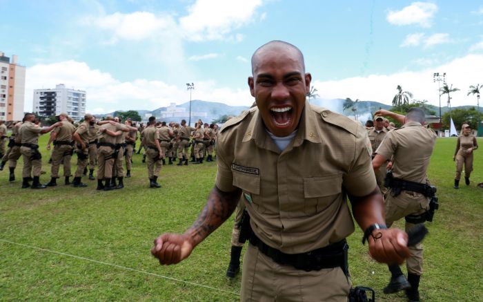 Pedro comemorou a formação com a família
(Julio Cavalheiro / Secom)