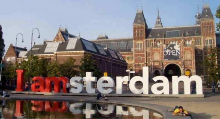  Os números de infecções pela variante ômicron em Amsterdã dobram a cada dois ou três dias Foto: Reprodução