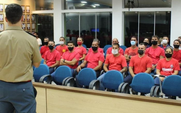 Capitão Moura, comandante da corporação em Navegantes, ministrou aula de abertura. Fotos Divulgação.