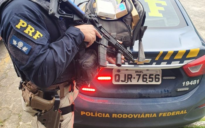 Droga estava escondida em mochila num Voyage
(foto: divulgação)