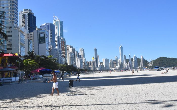 Reurbanização da orla da praia central está no pacote de melhorias em mobilidade (Foto: Joca Baggio)