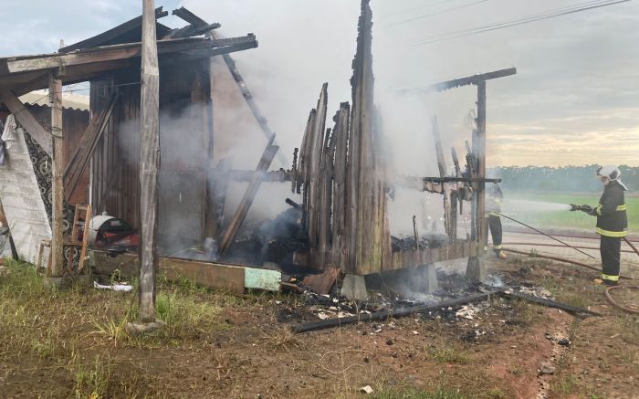 Incêndio consumiu a casa