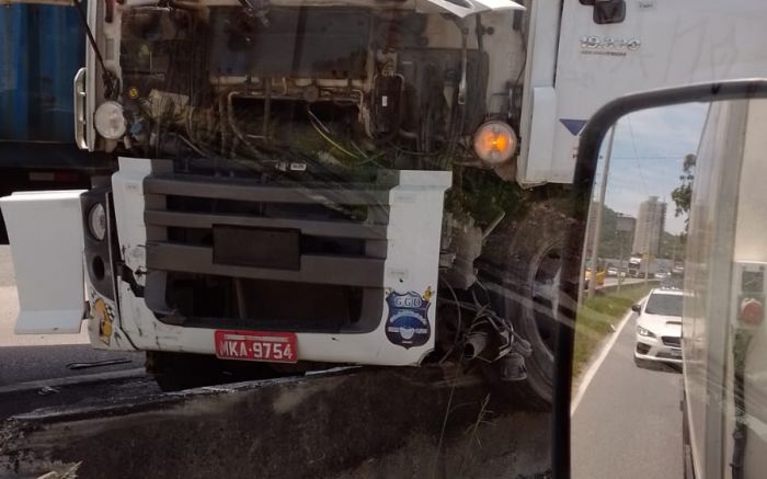 Acidente deixa oito quilômetros de congestionamento (Foto: Leitor)