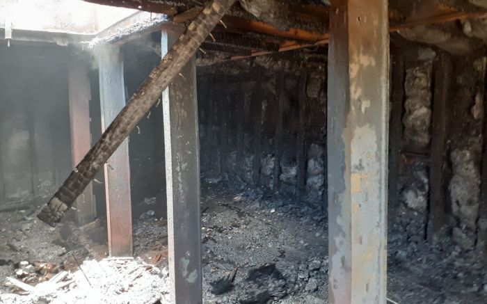 Incêndio foi controlado pelos bombeiros (Foto: Divulgação)