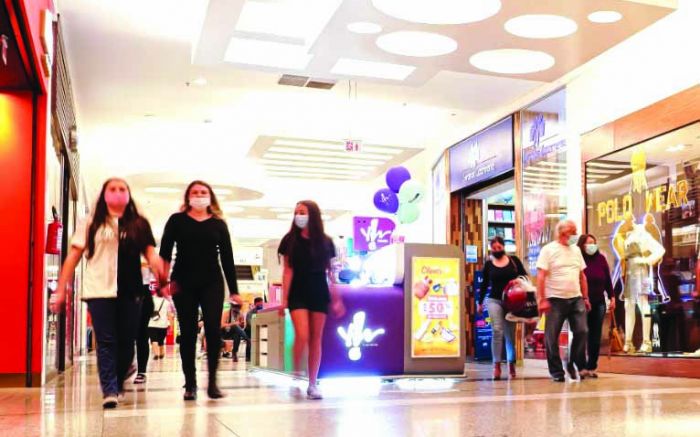 Itajaí shopping vai atender até às 18 nesta sexta-feira (foto: divulgação)