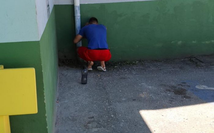 Tem gente há mais de três horas passando mal e até agora não conseguiu passar com um plantonista