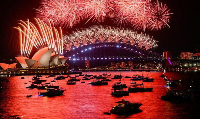 Fogos de artifício foram cancelados no Arco do Triunfo de Paris, no Big Ben de Londres e nas Torres Petronas em Kuala Lumpur Foto: Divulgação/ Agência Brasil