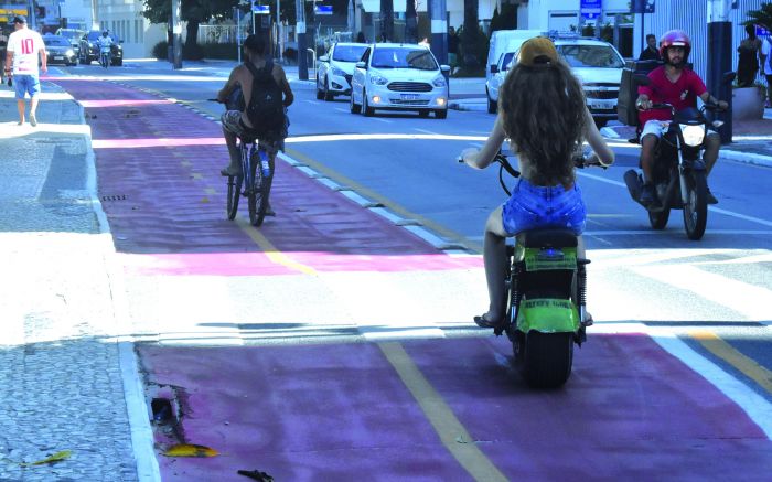 Estão proibidos de circular, sem registro, equipamentos com mais de 1,2 metro de comprimento, classificados como ciclomotor (foto: João Batista)