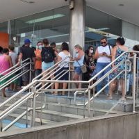 Moradora denuncia fila de mais de 50 minutos no Itaú; Procon fechou 11 agências bancárias   